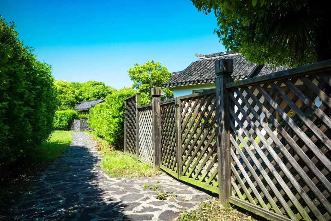 Fence Ideas That Complement Pacific Northwest Landscaping